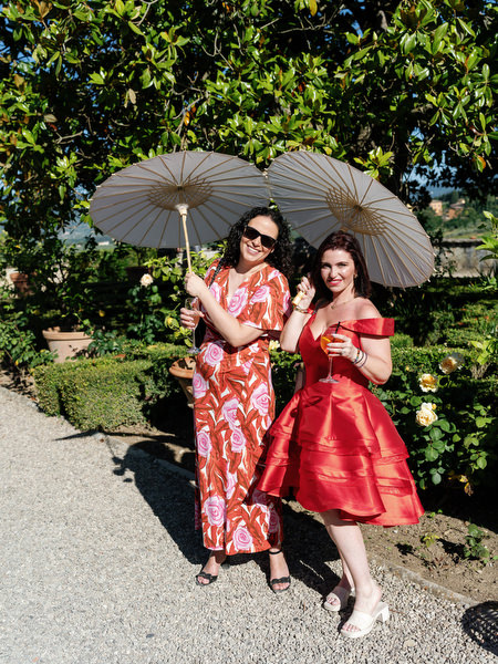 Guests with parasols at Villa Corsini a Mezzomonte, romantic Tuscan Jewish wedding in Florence.