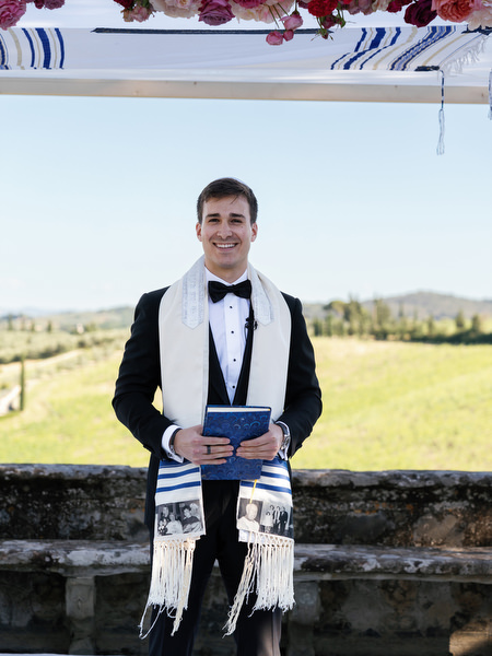 Celebrant under the chuppah at Villa Corsini a Mezzomonte, Jewish wedding ceremony in Florence, Tuscany.