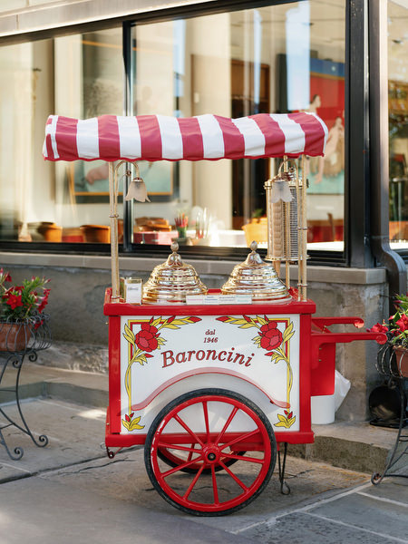 Vintage gelato cart at Italian pre-wedding welcome party in Florence