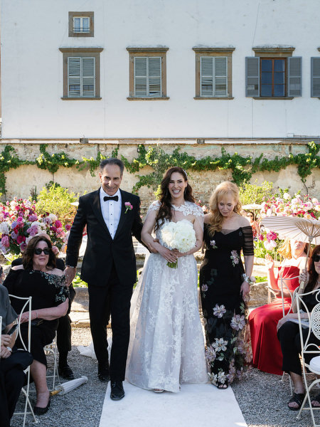 Bride escorted down the aisle at Villa Corsini a Mezzomonte, Jewish wedding ceremony in Florence.