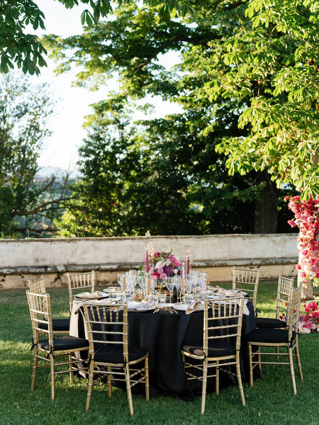 Outdoor reception table at Villa Corsini Tuscany, elegant Jewish wedding in Florence countryside.