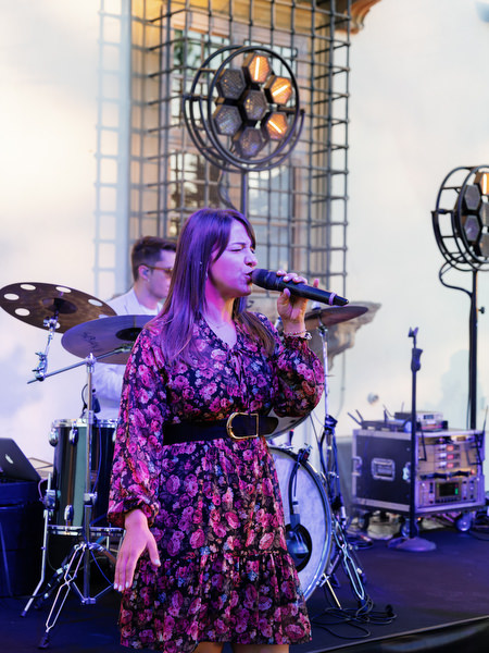 Female vocalist performing at Jewish wedding reception at Villa Corsini in Tuscany, Italy.