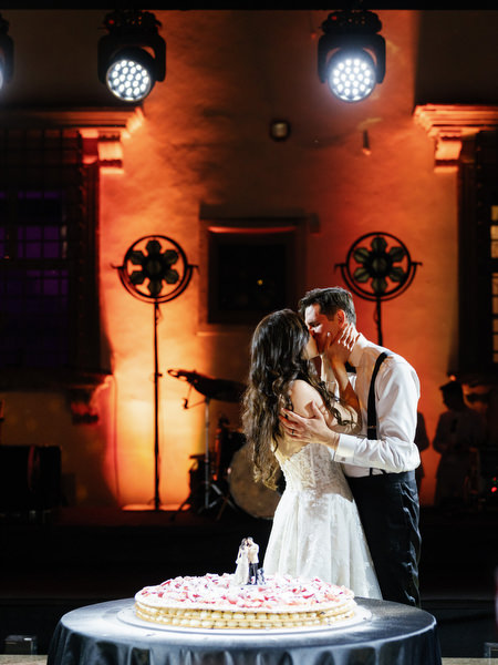Romantic cake cutting moment at Villa Corsini a Mezzomonte Jewish wedding in Florence.