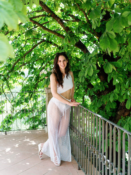 Bride portrait during Borgo I Vicelli pool party