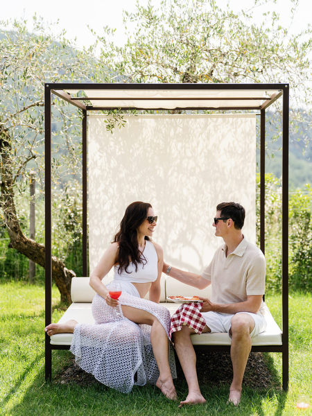 Couple portrait under garden pergola in Tuscany