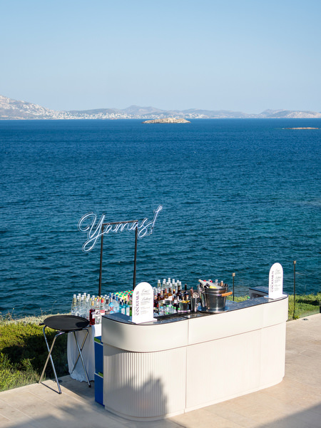 Luxury wedding cocktail bar at Island Resort Athens Riviera.