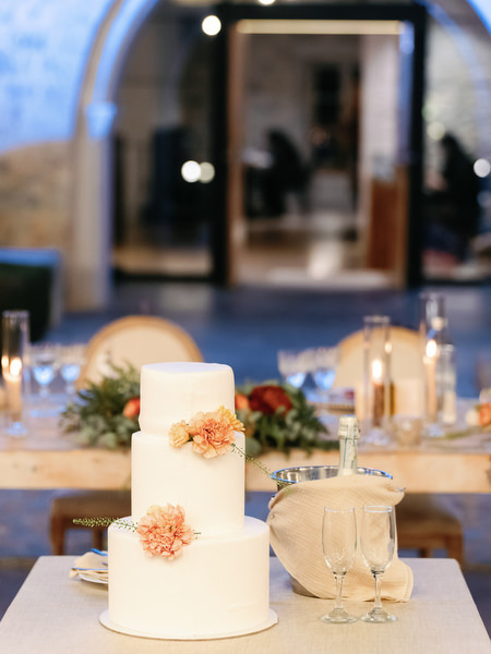 Elegant wedding cake at Aria Estate Peloponnese