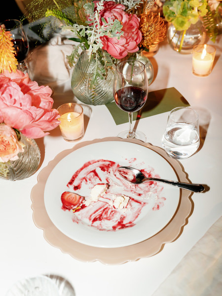 Dessert plate and floral centerpiece under candlelight at Island Residence