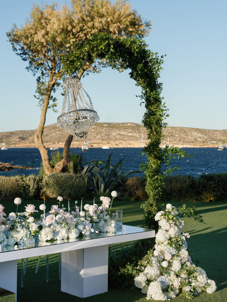 Luxury wedding head table design at The Residence at Island