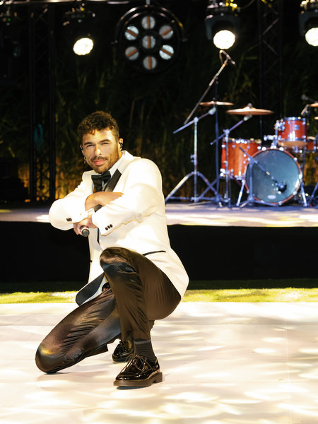 High-energy black-tie wedding reception in Greece