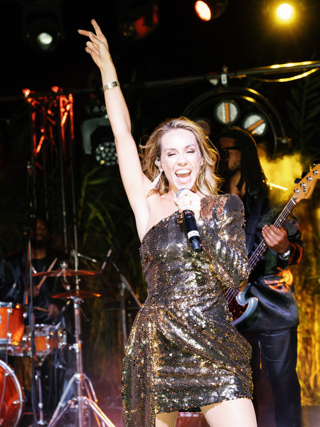 Seaside destination wedding party at The Residence at Island