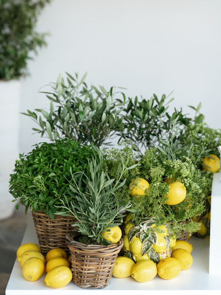 Lemon and olive decor at Athens Riviera wedding ceremony.